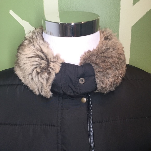 Old Navy Black Puffer Faux Fur Collar Trim Jacket - Picture 5 of 8